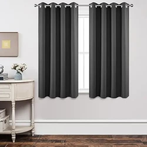 Joydeco Rideau Occultant 2 Pièces, Rideau Thermique Isolant Anti Chaleur Tenture Opaque à Oeillets Isolation Lumiere Anti UV Decoration Chambre Maison Salon Intérieurs (2xL117xH137, Gris Foncé)