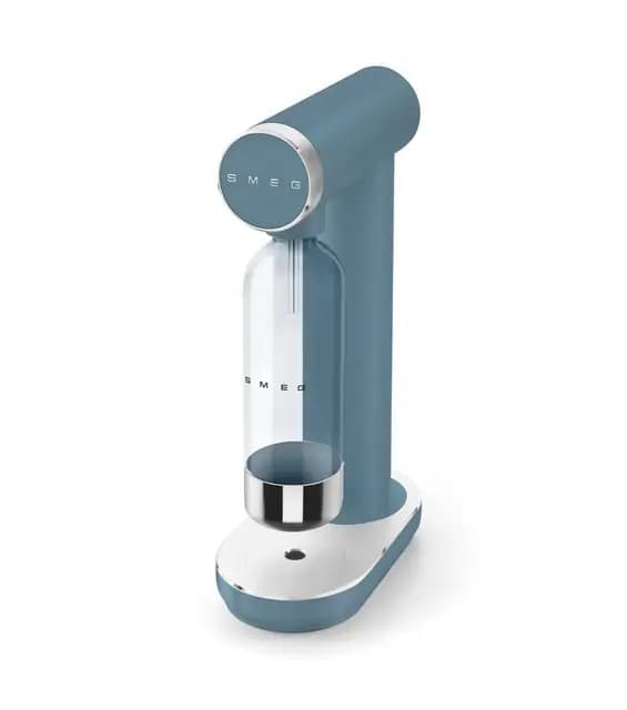 Smeg, Machine à Eau Gazeuse et à Soda SKC01SBM, avec Bouton de Contrôle de Gazéification et Egouttoir, Bouteille de 800 ml, Cartouche de CO2 Non Incluse, Bleu Orage Mat