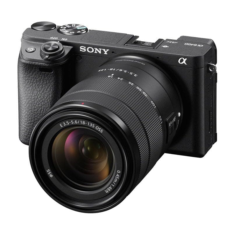 Sony Alpha 6400 - Appareil Photo Numérique Hybride APS-C avec 18-135mm Objectif (24,2 MP, AF en 0.02s, Suivi des Yeux, 4K HLG, Ecran Selfie Vlogging)