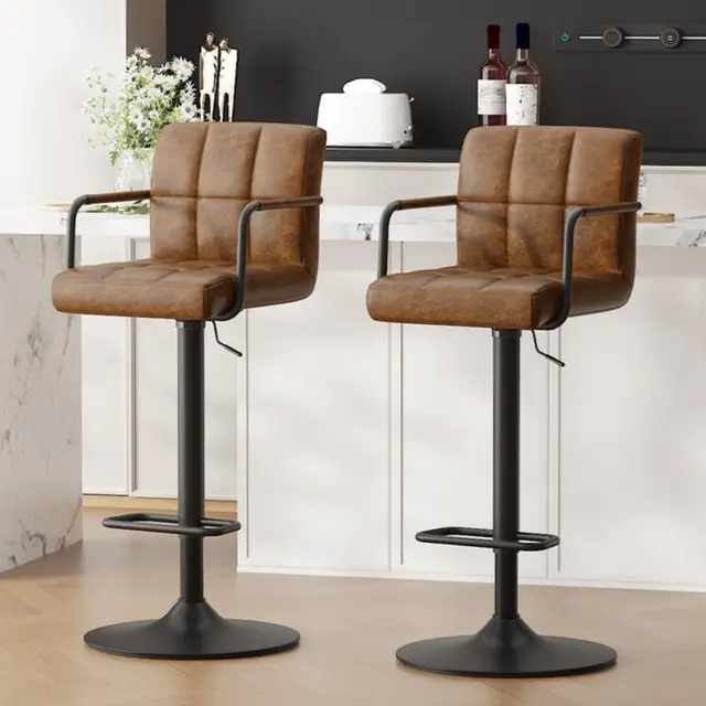 Tabouret de Bar Lot de 2, Tabouret de Cuisine Pivotants 360°,Chaise de Bar Réglable en Hauteur en Similicuir avec Repose-Pieds, Dossier et Accoudoirs pour Cuisine, Comptoir, Bar, Marron Jaune