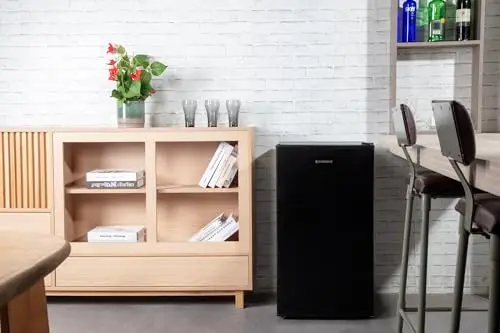 Subcold Cave90 Réfrigérateur à bière à porte solide à LED | Réfrigérateur autonome polyvalent avec porte réversible et distributeur de canettes pour la maison, le bureau ou la cave | 89 canettes
