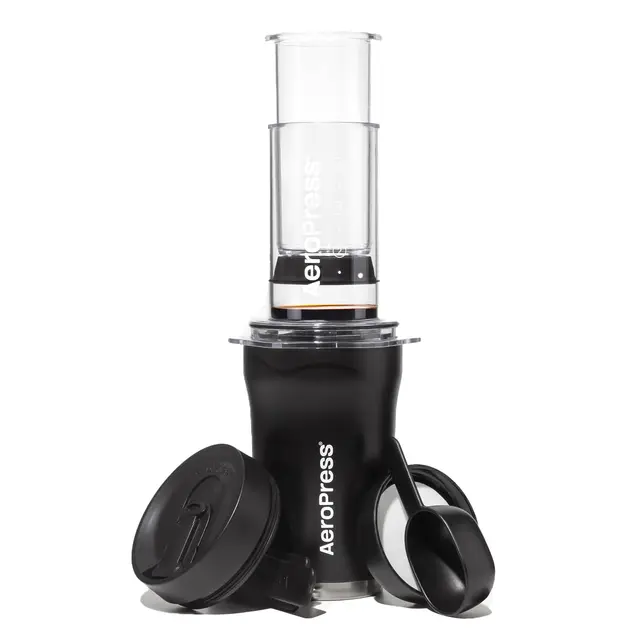 AeroPress Go Plus petite cafetière portable, idéale pour voyage, camping & bureau, cafetière à piston tout-en-un, cafetière manuelle filtre & expresso, infusion en 2 min, Noir