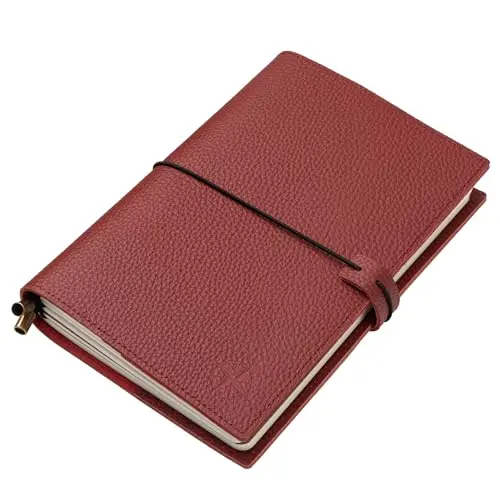 WANDERINGS Carnet de Voyage Rouge A5 avec Poches – Journal en cuir Véritable, 6 x 8,5" / 15 x 22 cm, Carnet Rechargeable pour Capturer toutes les Aventures de la Vie, Inserts Vierges 120 GSM