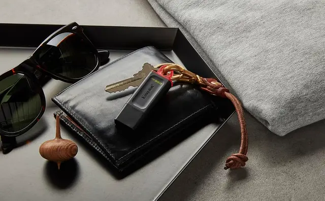 Kingston DataTraveler Exodia DTX/64GB Clé USB 3.2 Gen 1 - avec capuchon de protection et anneaux pour porte-clés de plusieurs couleurs