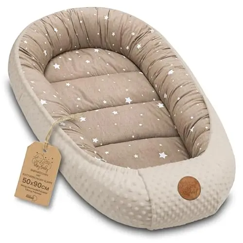 Totsy Baby Réducteur de Lit Bébé 90x50cm en Minky Polyvalent pour Nid d'ange Couffin et Naissance Chaud et Doux et Accessoires pour nid Douillet Winter Cocon Beige avec Étoiles Blanches