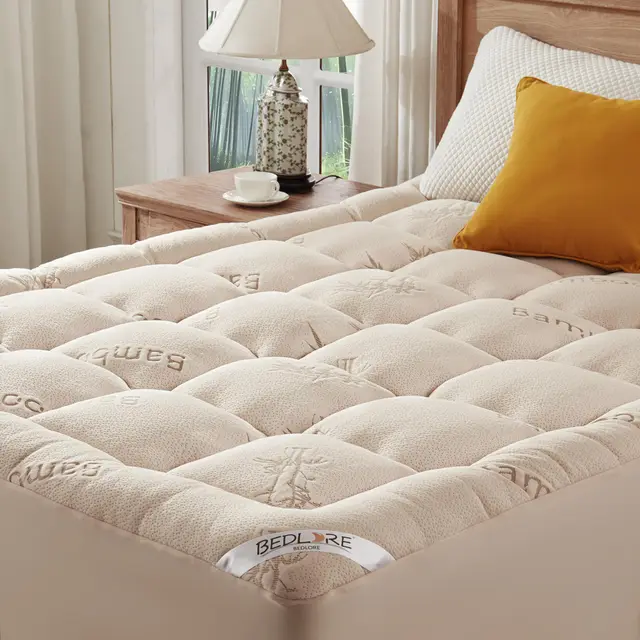 BEDLORE Surmatelas 140x200 cm Matelassé, sur Matelas 2 Personnes Rafraichissant en Viscose de Bambou Respirant, Grand Bonnet Extensible Jusqu’à 30 cm, Certifié Oeko-Tex, Beige