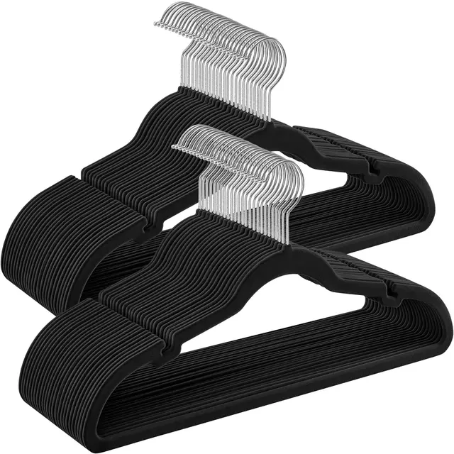 SONGMICS Cintres en Velours, Lot de 50, Antiglisse, avec Encoches, Barre pour Pantalons, Crochet Pivotant à 360°, Gain de Place, Épaisseur 0,6 cm, Longueur de 43 cm, Noir Classique CRF029B05