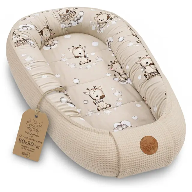 Totsy Baby Réducteur de Lit Bébé 50x90cm Cocon en Gaufre de Coton Polyvalent pour Couffin Nid d'ange et Naissance idéal pour garçons et Filles Girafes