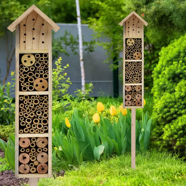 Hôtel à insectes en bois avec piquet de terre - H 78 cm - Maison à insectes naturelle à poser - Hôtel à abeilles, maison de bourdons, maison en bois, aide à la nidification pour abeilles, bourdons