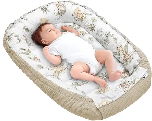 Medi Partners Reducteur de lit Bébé Cocon 100x60x15cm 100% Coton Waffle Baby Nest Nouveau-né Nid de Bébés Oreiller Couverture Fermoir sécurisé (Safari avec Gris Waffle)