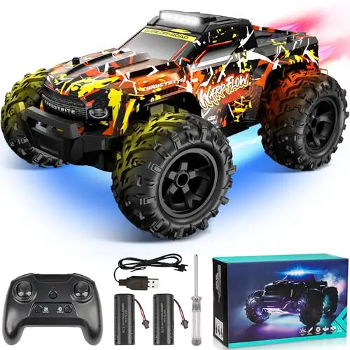 BAZADER Voiture Télécommandée Tout Terrain - 1:18 RC Voiture Buggy 25KMH 2.4GHz Car Rc Truck avec Spray 2 Batteries Rechargeable 2WD Jouet Hors Route Car Téléguidée pour Enfants Et Adultes